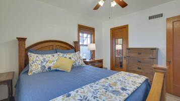 2 bedrooms, iron/ironing board, Internet, bed sheets