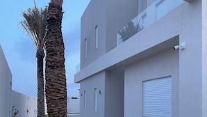 المنطقة المحيطة بالمنشأة