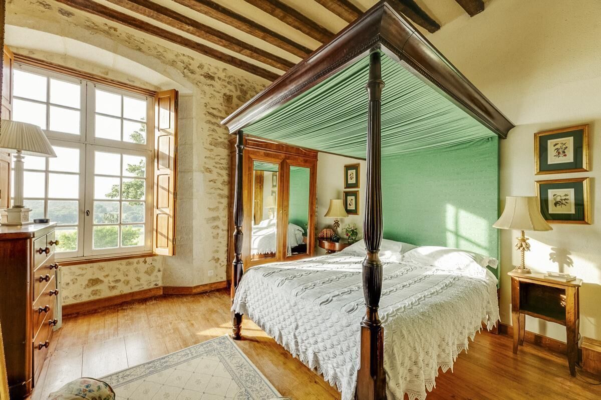 8 dormitoris, planxa i posts de planxar, wifi i roba de llit 