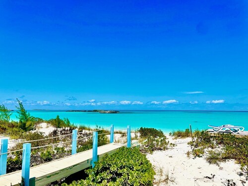 Little Exuma Home on Tropic of Cancer Beach