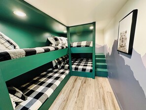 7 bedrooms, iron/ironing board, WiFi, bed sheets