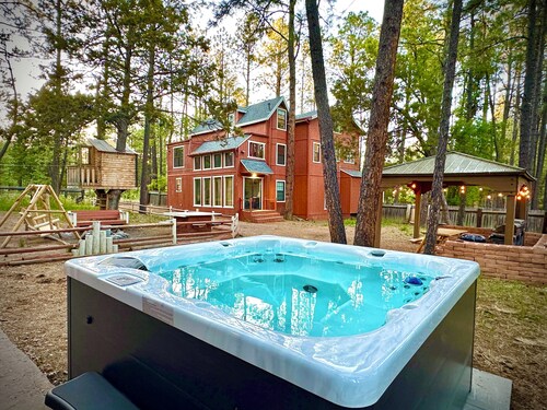 Cabin with a Treehouse/Hot Tub/Barndominium/Arcade - Sleeps up to 33