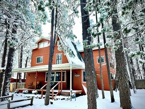 Exterior - Cabin with a Treehouse/Hot Tub/Barndominium/Arcade - Sleeps up to 33 (Lakeside)