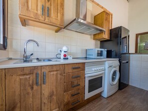 Fridge, microwave, oven, coffee/tea maker