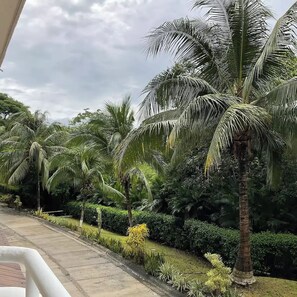 Property grounds - Casa Veranera, walking distance to the beach condo
(Sámara)