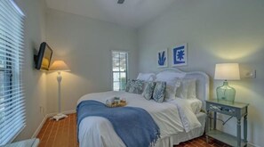 2 bedrooms - La Casita ~ Charming Pool Cottage ~ Tropical Oasis (Sarasota)