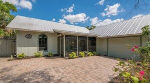 Exterior - La Casita ~ Charming Pool Cottage ~ Tropical Oasis (Sarasota)