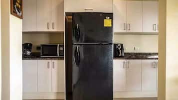 Fridge, microwave, oven, coffee/tea maker