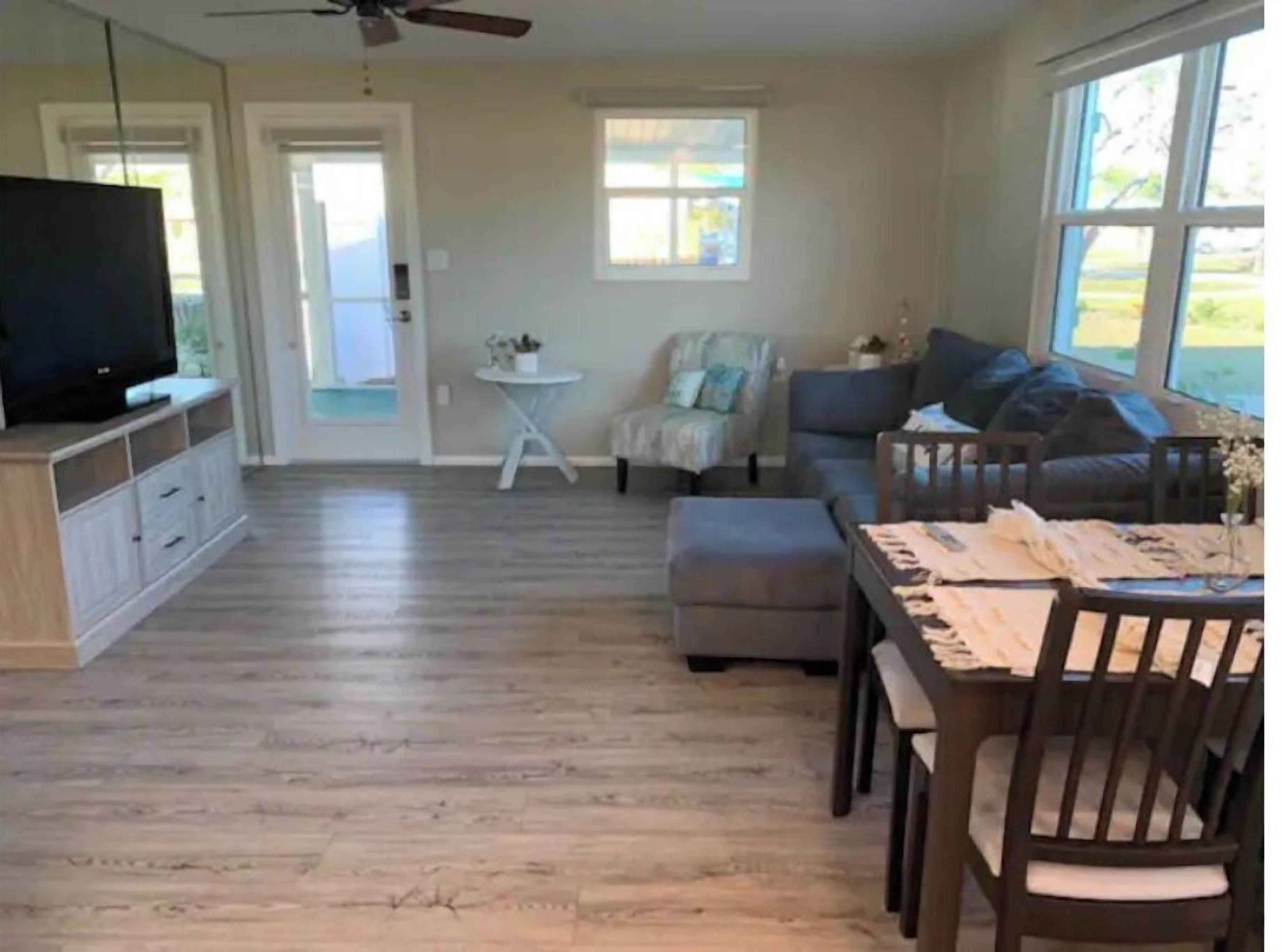 Smart TV, reproductor de DVD y libros 