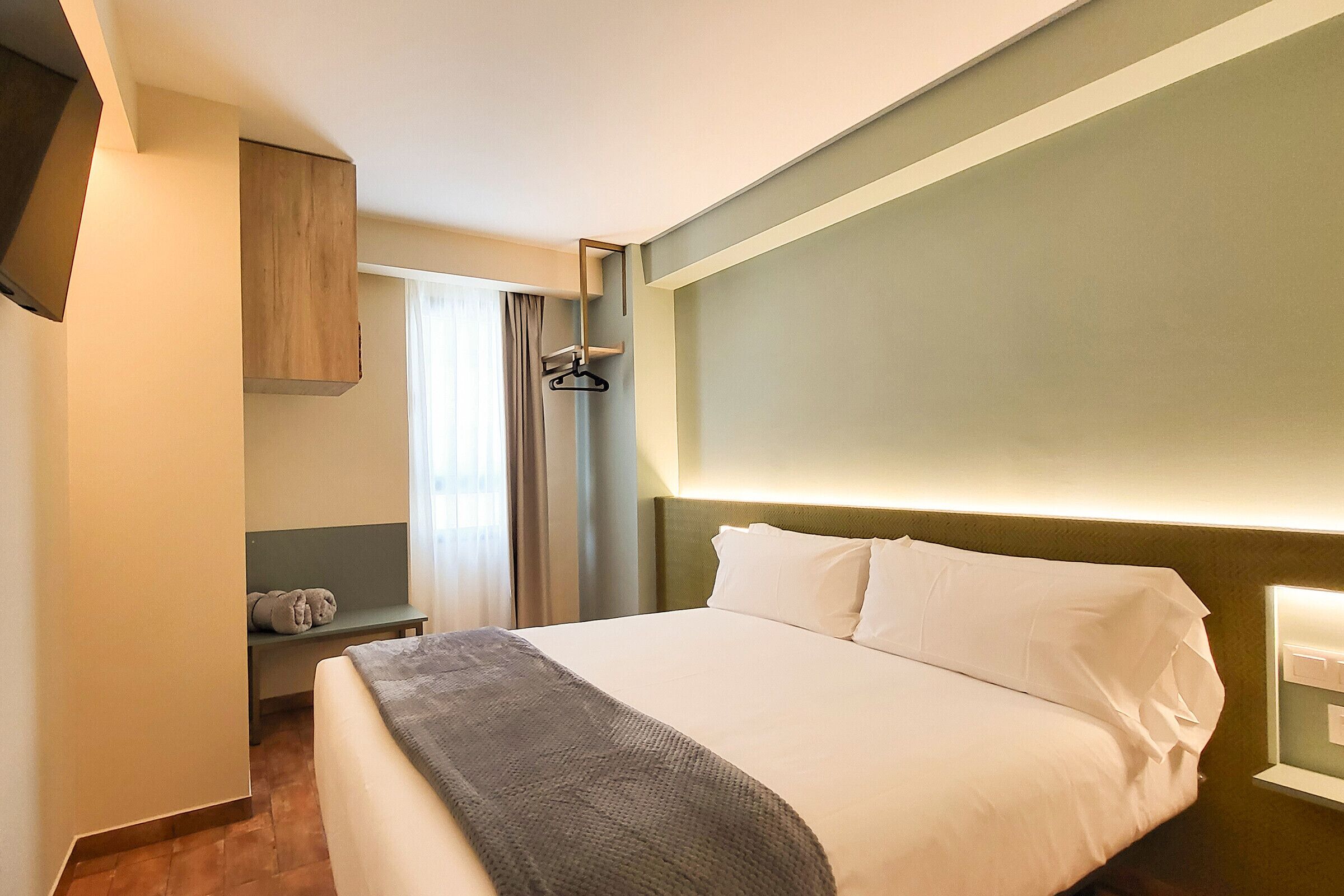 Een strijkplank/strijkijzer, gratis wifi, beddengoed