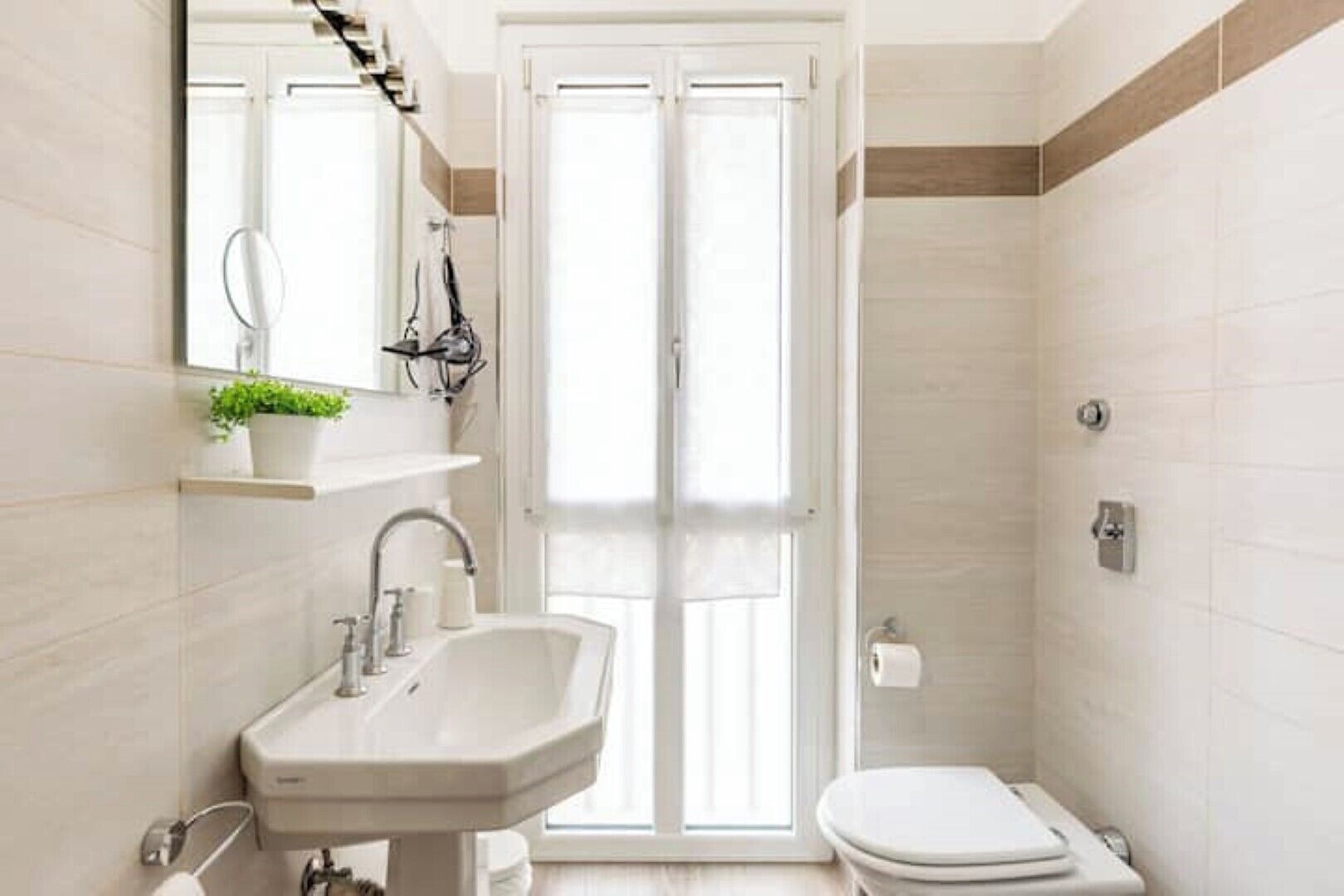 Dusche, Haartrockner, Bidet, Handtücher