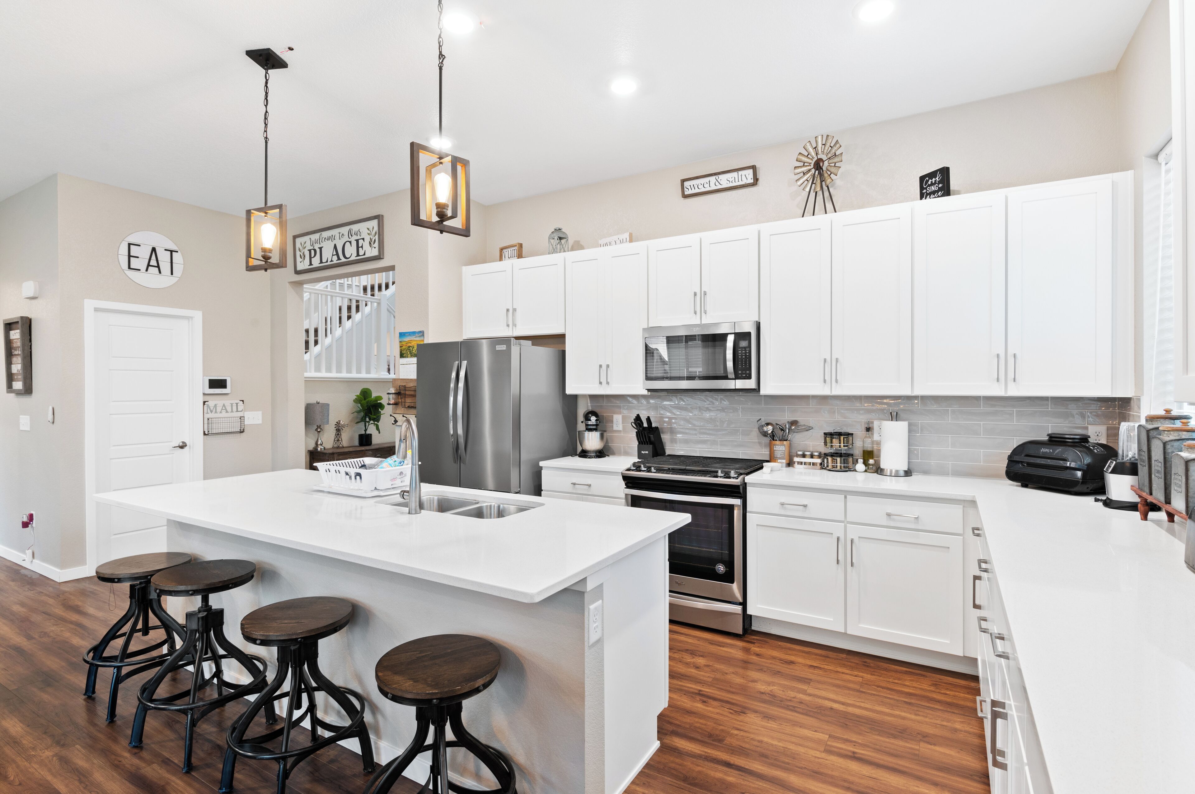 Refrigerador, microondas, horno, placa de cocina