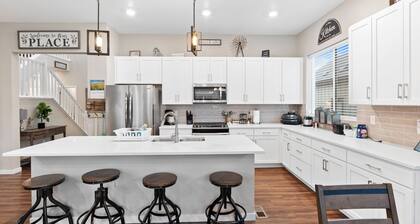 Spacious 3 bedroom, 2.5 bath house - 20 min from DIA, 25 min from Denver