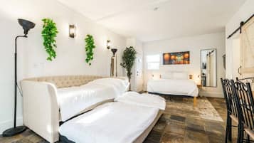 1 habitación, escritorio, tabla de planchar con plancha y wifi