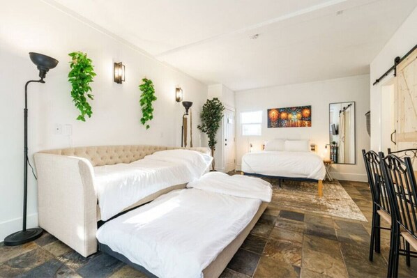 1 Schlafzimmer, Schreibtisch, Bügeleisen/Bügelbrett, WLAN