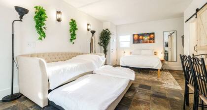 *New* Comfortable Studio*Walk to River/Park/Coffee