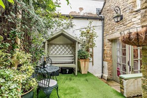 Terrace/patio - Nepenthe -  a cottage that sleeps 6 guests  in 3 bedrooms (Stow-on-the-Wold)
