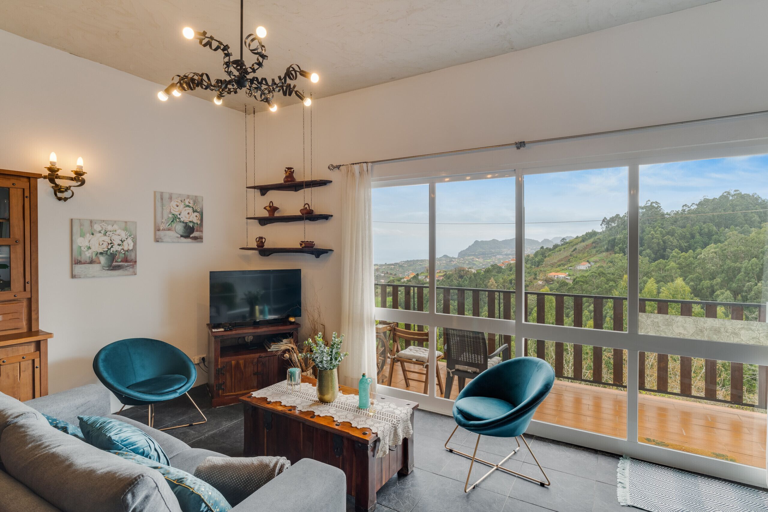 Télévision, cheminée