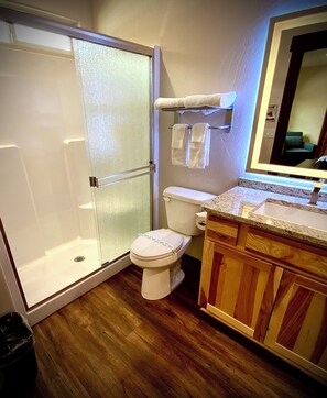Hair dryer, towels, soap, toilet paper - Bear Mountain -Suite 5 (Grants Pass)