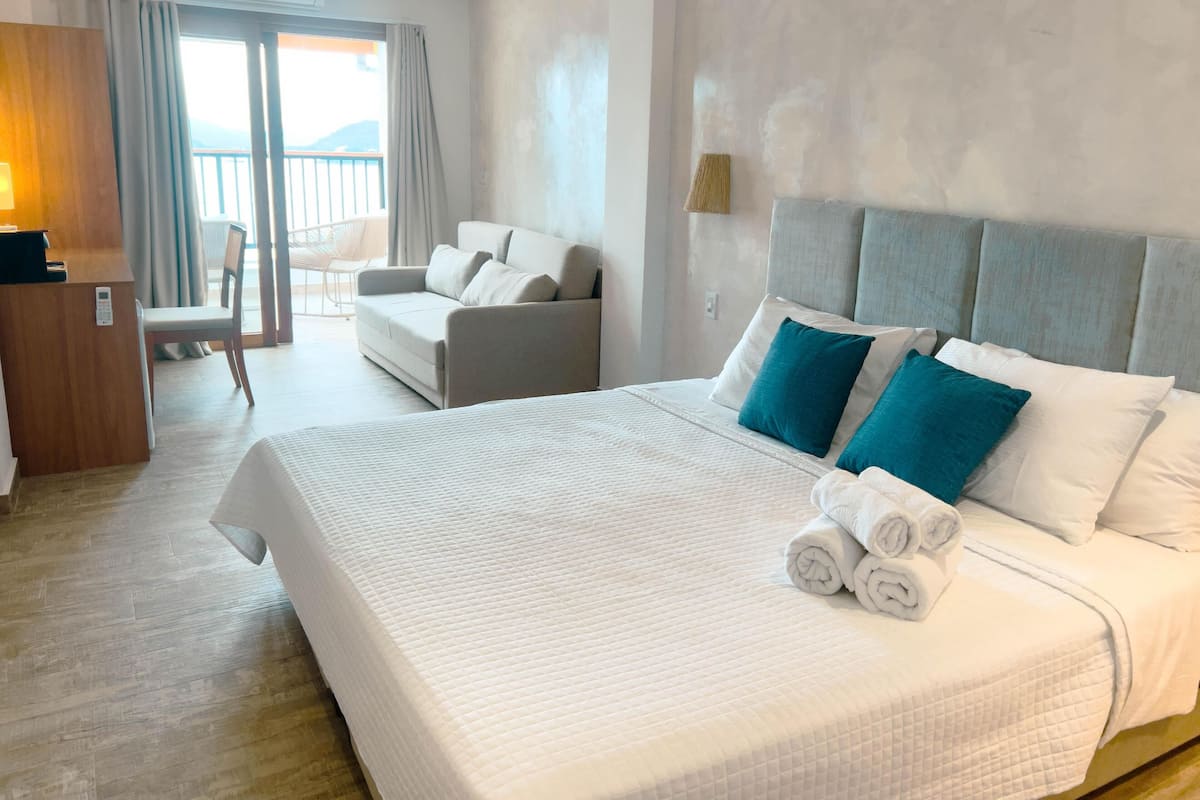 1 bedroom, hypo-allergenic bedding, in-room safe, individually decorated
