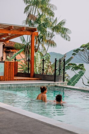 Outdoor pool - Catalina Hotel (Ubatuba)
