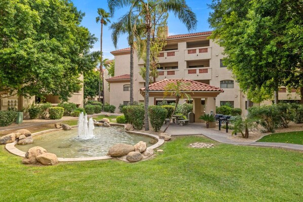 Exterior - Biltmore Condo w/ Heated Pool! (Phoenix)