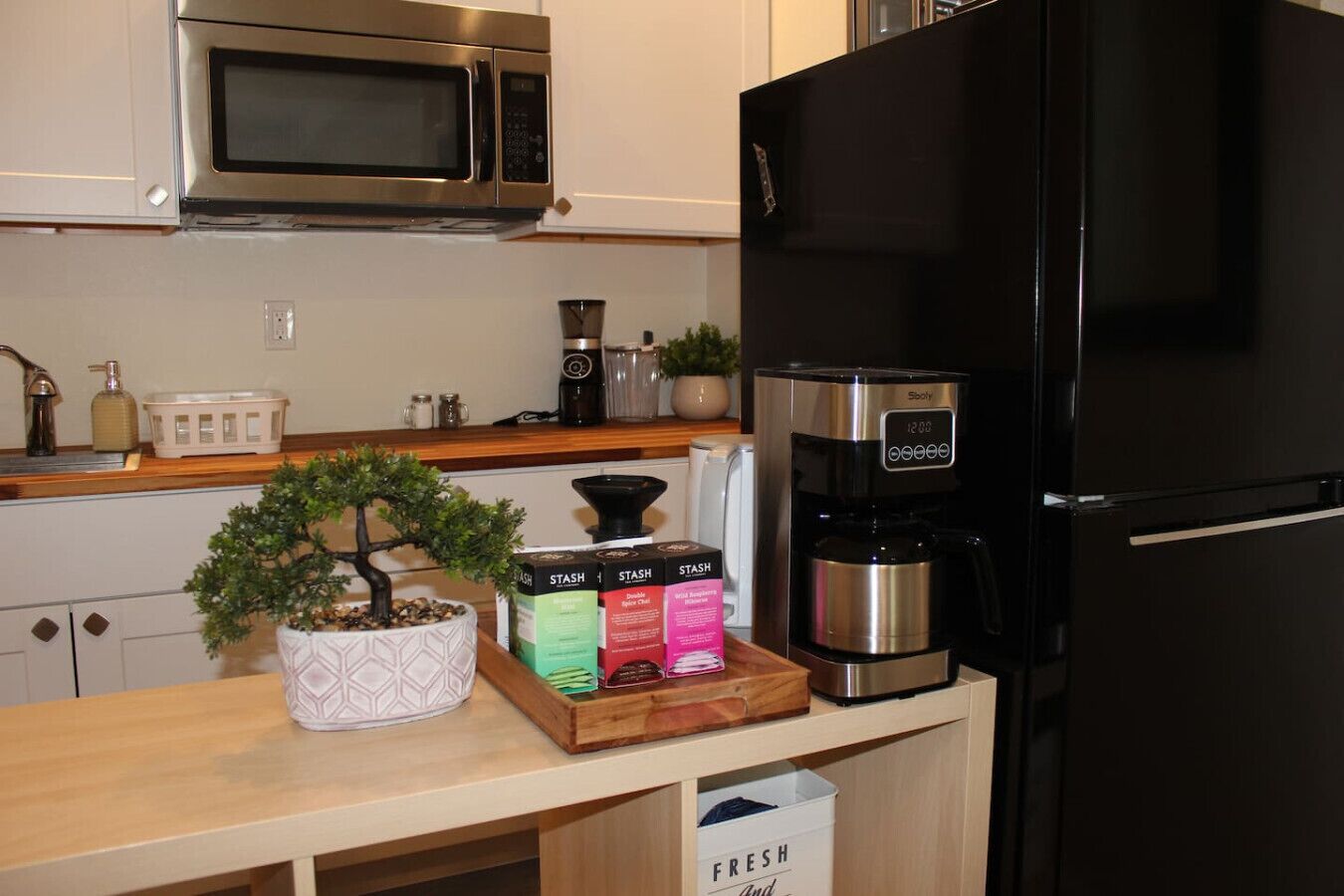 Geladeira, micro-ondas, cafeteira/chaleira