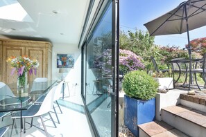 Outdoor dining - Stable Cottage (Bridport)
