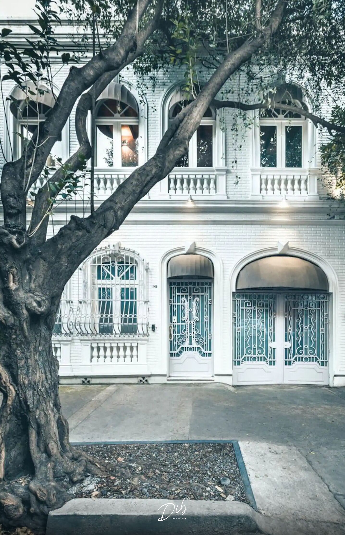 Vista frontal de la propiedad