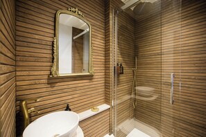 Shower - Casa Formentera (Scarborough)