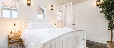 1 bedroom, desk, iron/ironing board, WiFi