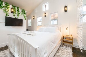 1 bedroom, desk, iron/ironing board, WiFi