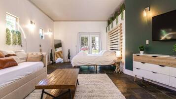 2 chambres, bureau, fer et planche Ă repasser, lit parapluie