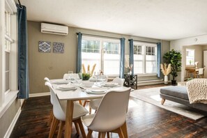 Dining - *NEW* Clean, Modern Paradise! *Walk to River/Lake* (Boise)