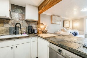 Interior - *NEW* Clean & Cozy Local Living-Walk to River/Lake (Boise)
