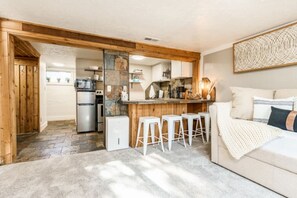 TV - *NEW* Clean & Cozy Local Living-Walk to River/Lake (Boise)