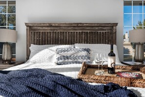 4 bedrooms, desk, iron/ironing board, WiFi