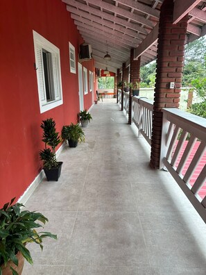 ด้านหน้าที่พัก