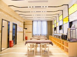 A hotel room with a bed, a table with chairs, a shelf with items, and a window with curtains. - Lavande Hotel Shenzhen University city Metro Station (Shenzhen)