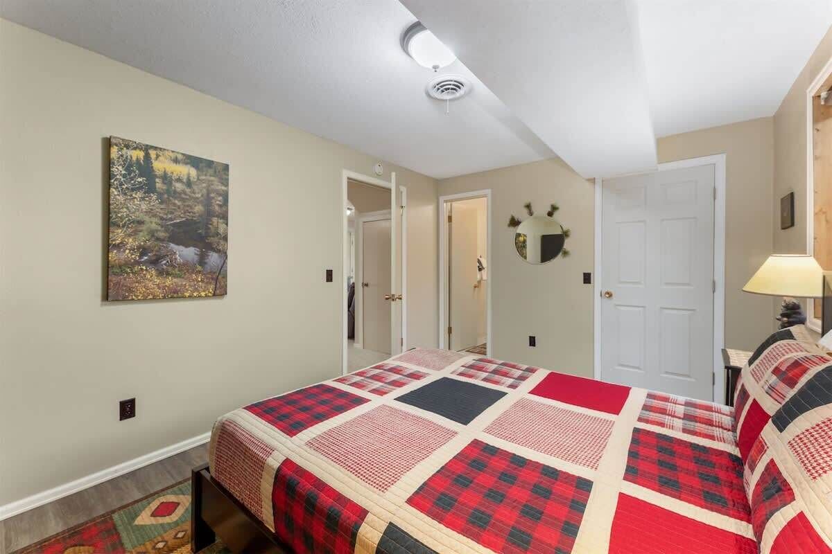 4 camere, una scrivania, ferro/asse da stiro, culla da viaggio