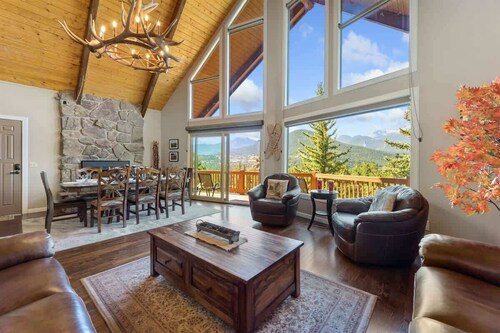 Best Mountain Views in Estes! Large Family Home