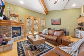 TV, fireplace, DVD player, books - River Overlook Loft: Downtown Condo (Estes Park)