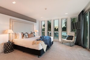 3 bedrooms, iron/ironing board, travel cot, free WiFi - Q1 Luxury Central Apartment | Downtown location with stunning views (Queenstown)