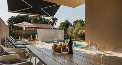4BD villa with swimming pool and playground close to Duga uvala beach
