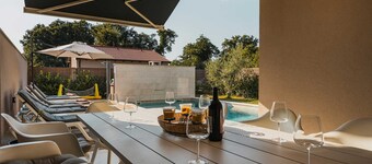 4BD villa with swimming pool and playground close to Duga uvala beach