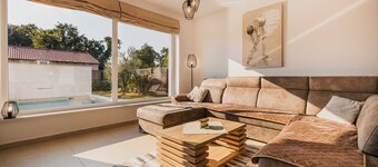 Villa 4 chambres avec piscine et aire de jeux à proximité de la plage de Duga Uvala