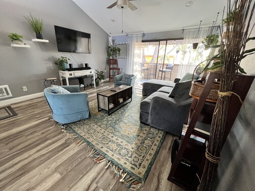 COZY UCSD/La Jolla Condo 2bd, 10-15 min from just about anywhere in the city