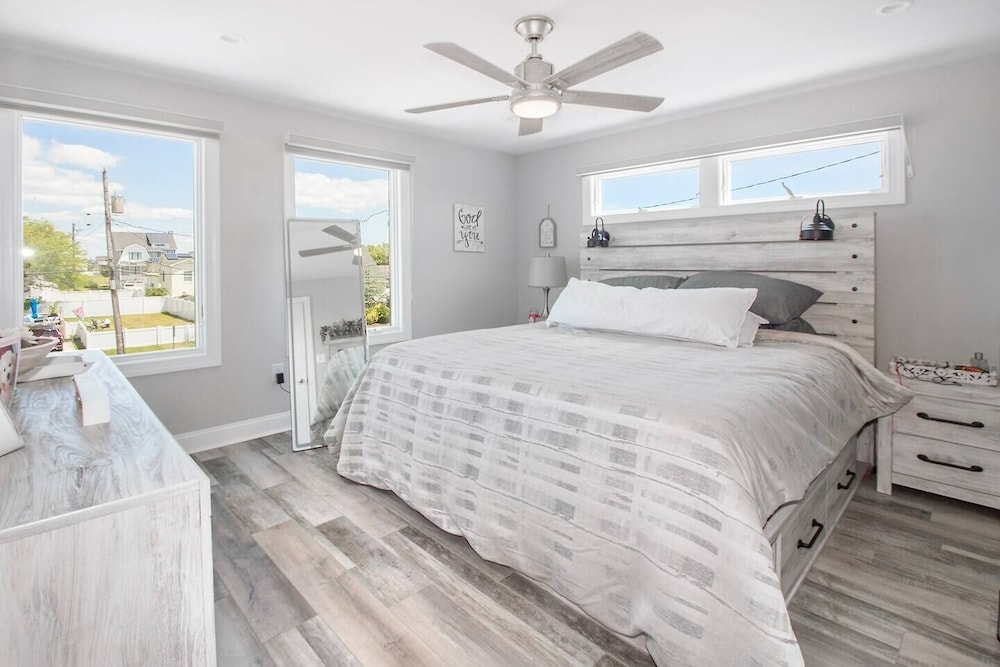 Paradise on the Bay! WEEKEND & MIDWEEK RENTALS! Booking Summer 2025