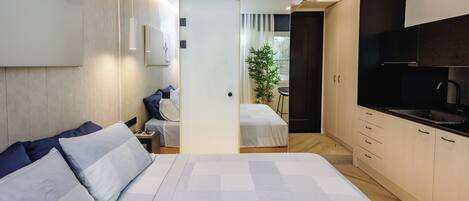 アイロン / アイロン台、旅行用ベビーベッド、WiFi、ベッドシーツ