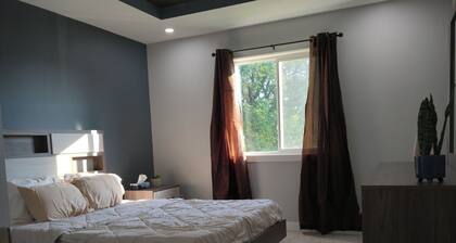 Pleasant home with snazzy finishing. Proximity to the airport and downtown